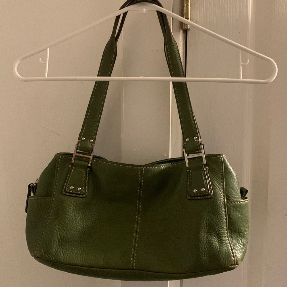 This a pre-loved dark green fossil purse